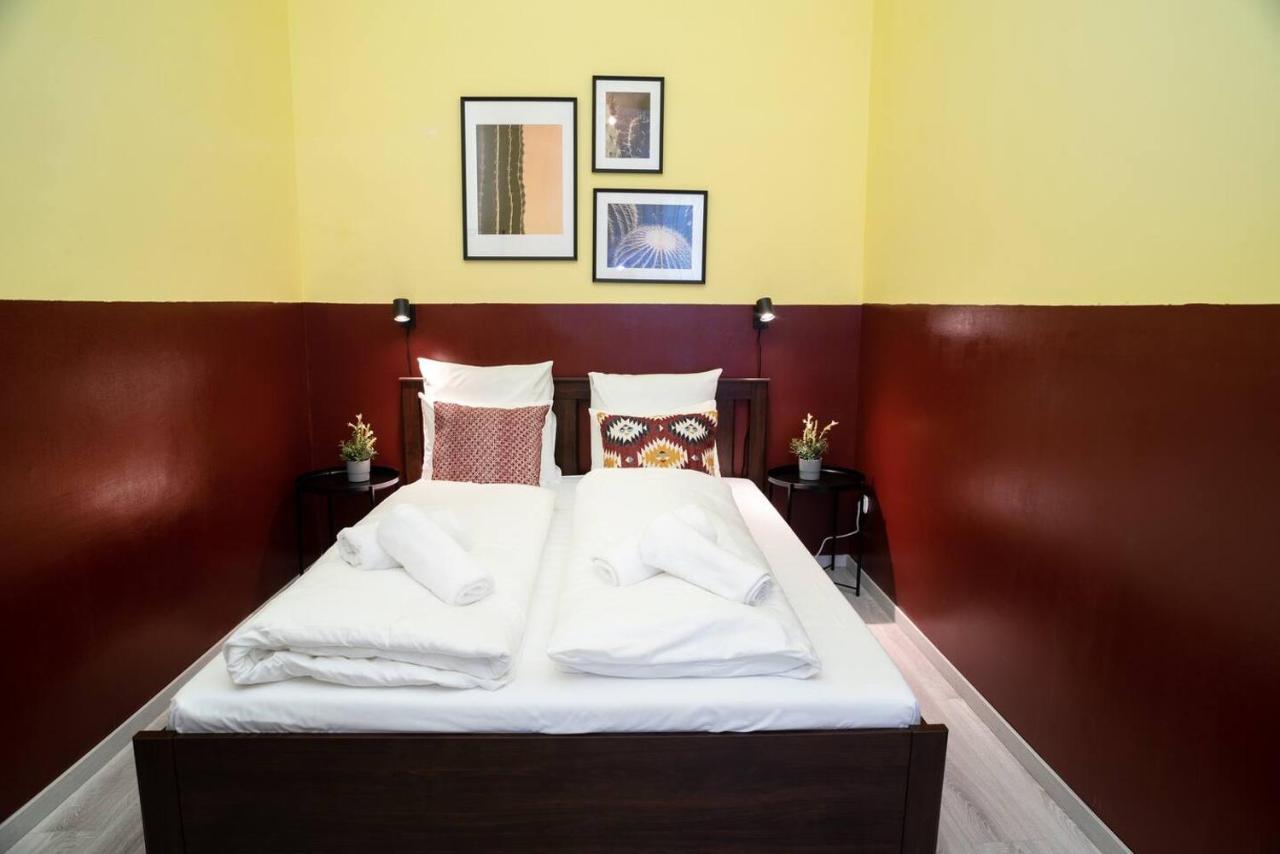 Apartmán And Large Ac Away From