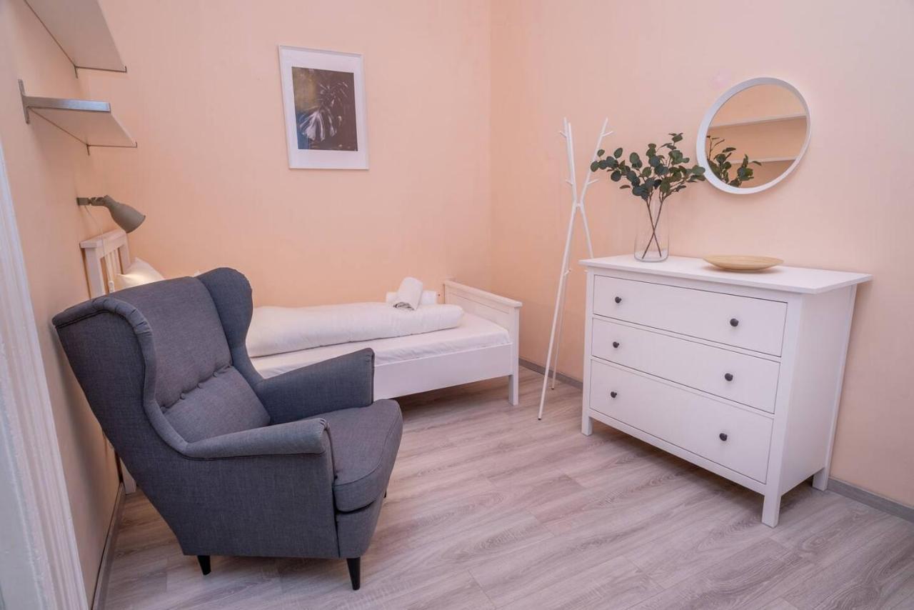 And Large Ac Away From Apartmán Budapešť