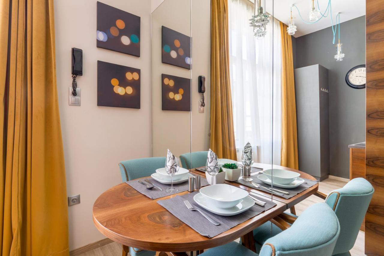 Luxury In The Absolute Center
