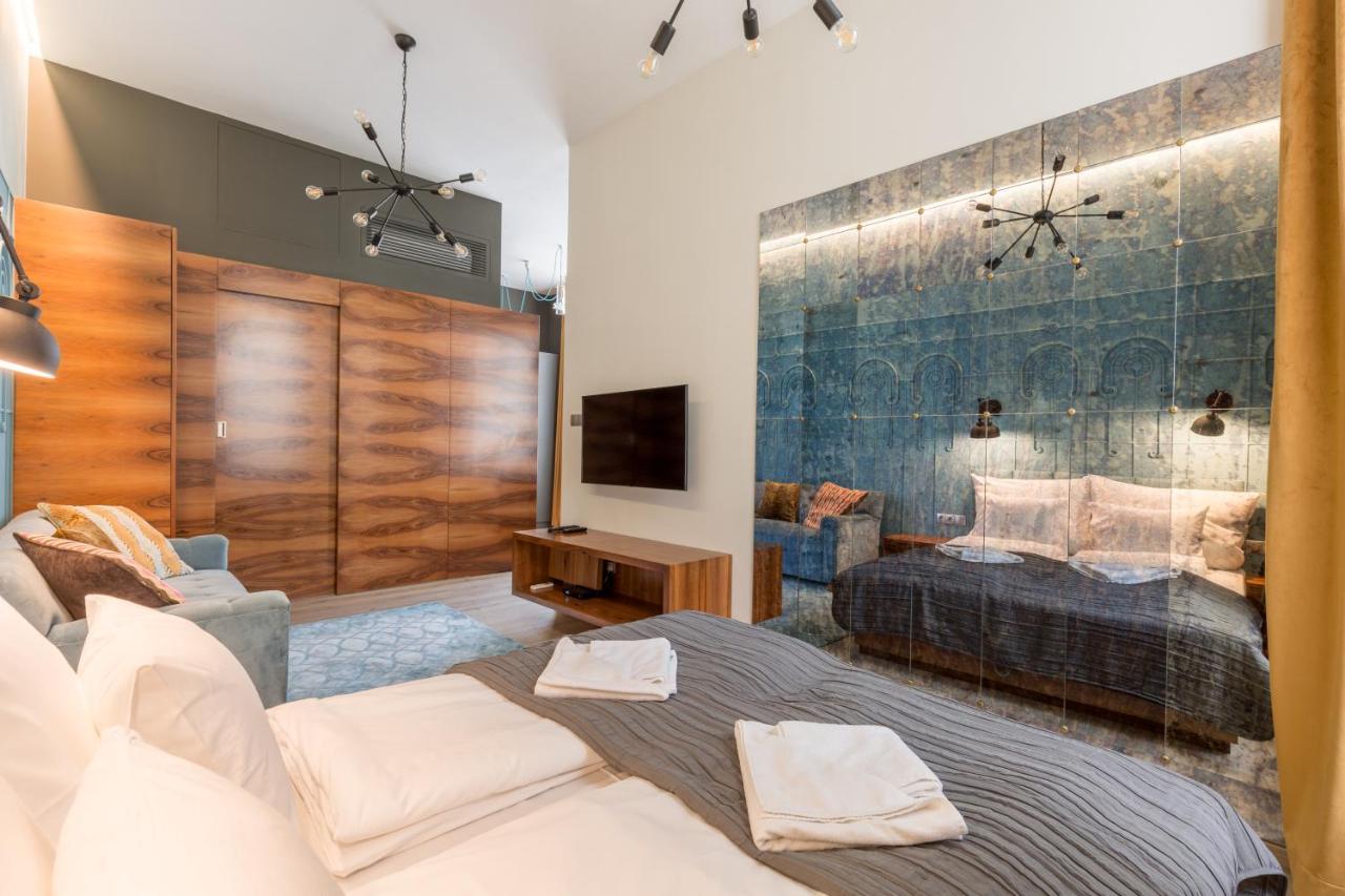 Luxury In The Absolute Center *