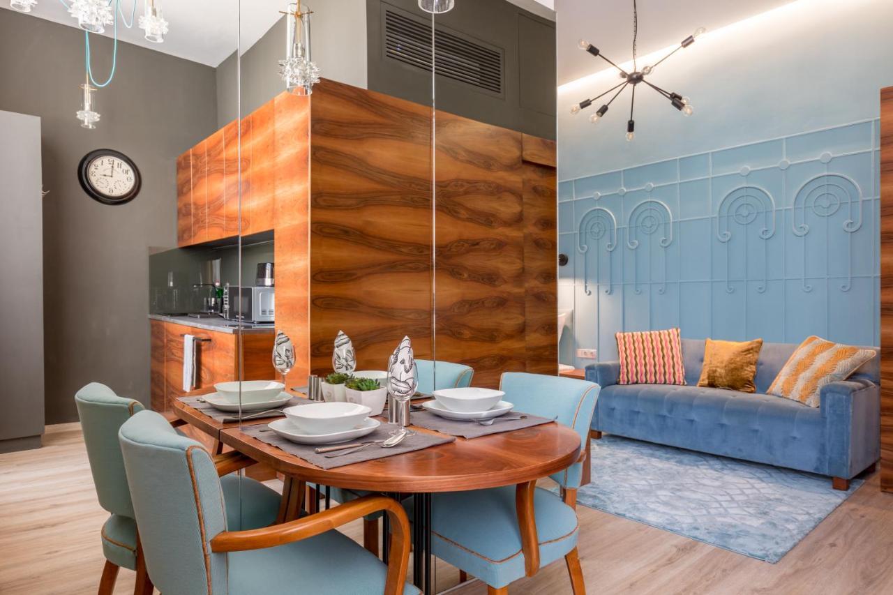 Luxury In The Absolute Center