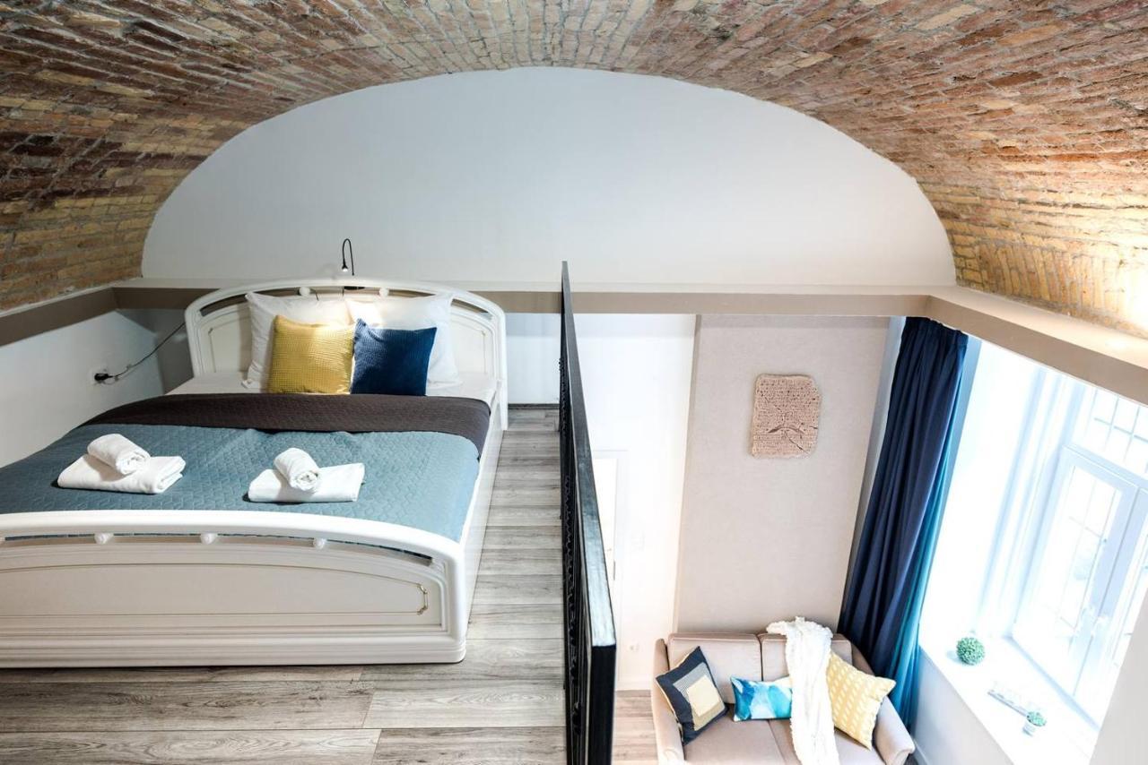 Appartement Newly Refurbished At Superb Location *