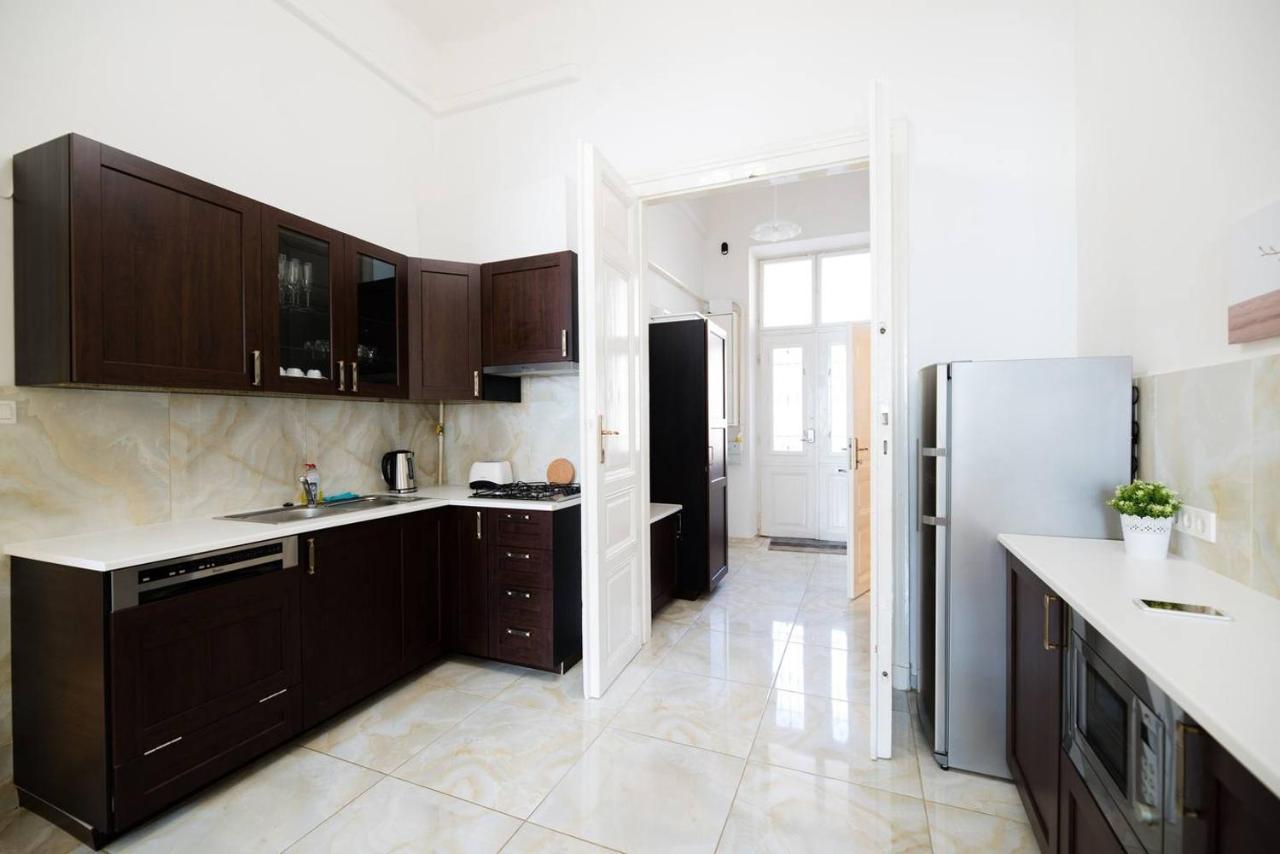 Central Bright And Spacious With 3 * Budapest
