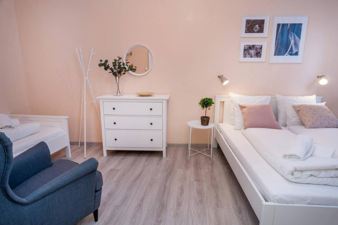 Apartmán And Large Ac Away From