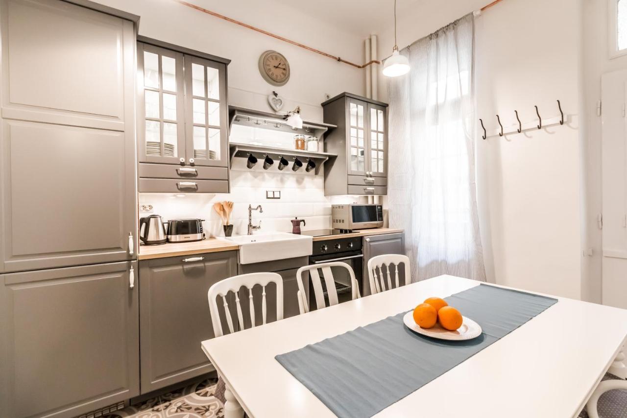Apartamento Golden Esthetic With Red Sofa Budapest