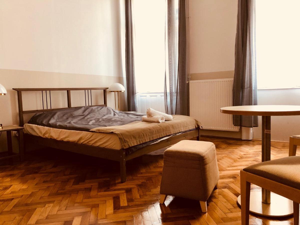 Downtown Apartment *