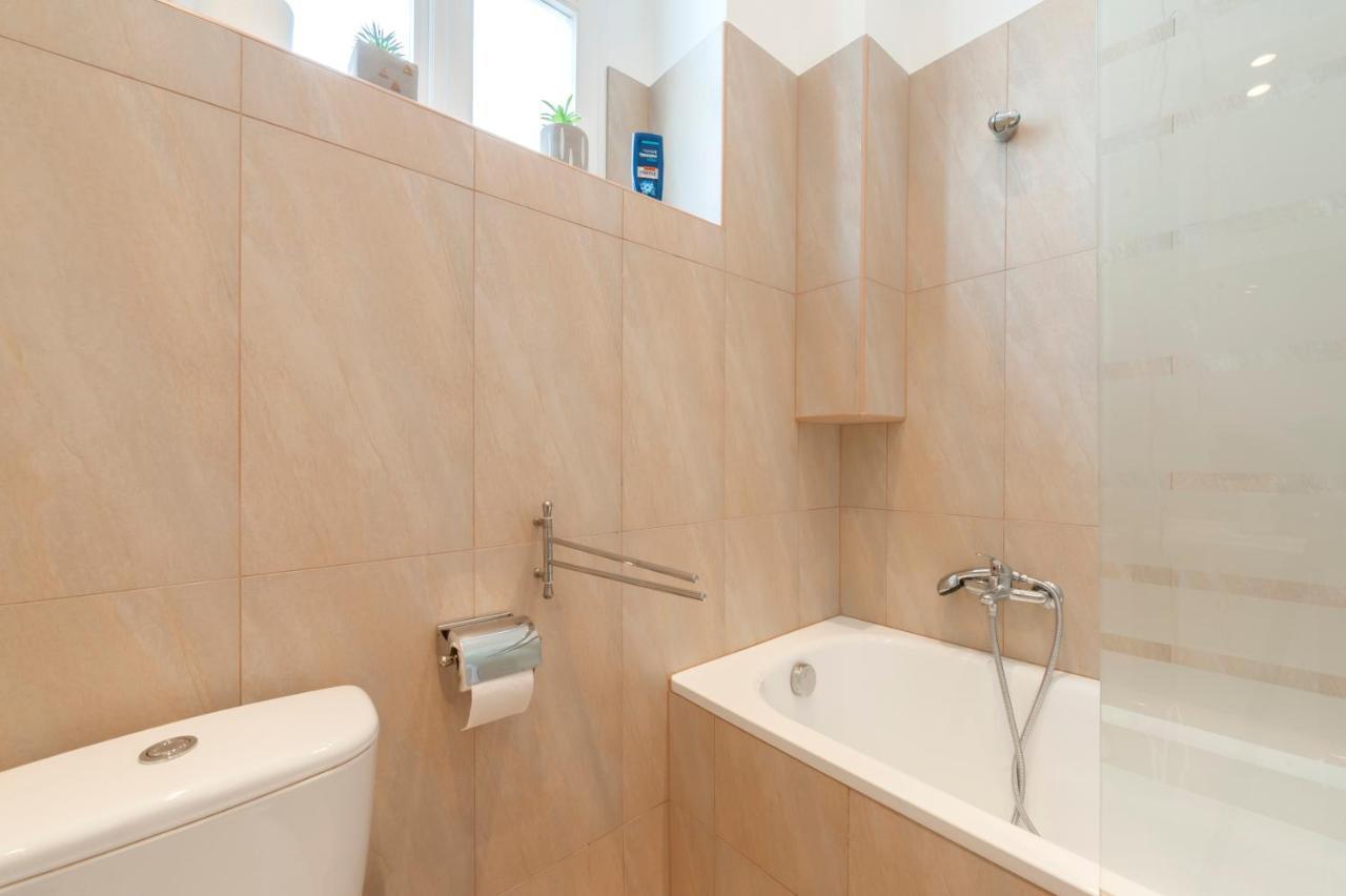 Opera & Basilica 2 Bedrooms With Balcony * Budapest