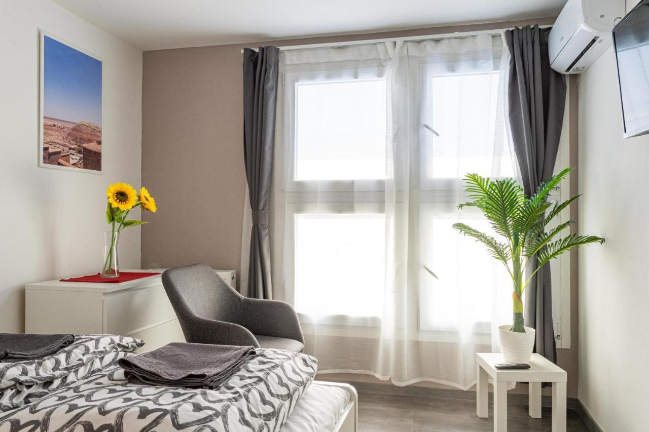 Rakoczi 4 Bedroom Centre Apartment Budapest