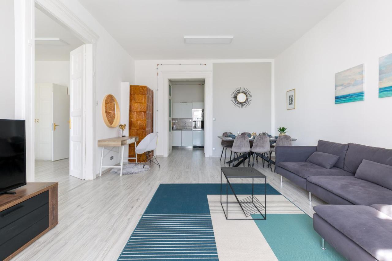 Designer On The Broadway W 2br, Ac And Panorama Balcony Apartamento