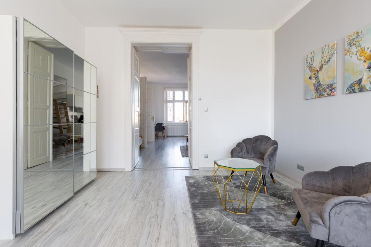 Designer On The Broadway With 2br And Ac Apartamento Budapest