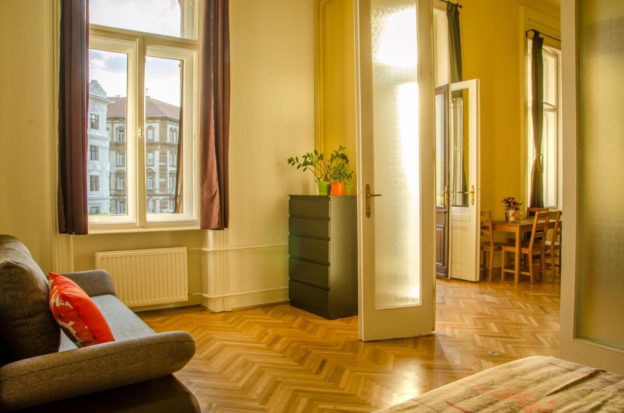 Vígszínház Hostal Budapest