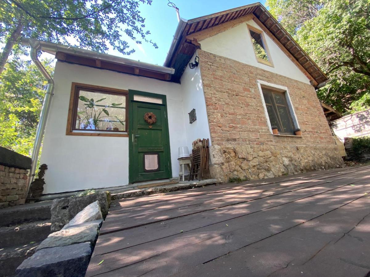 Semesterbostad Rustic & Garden Retreat On Buda Hilltop