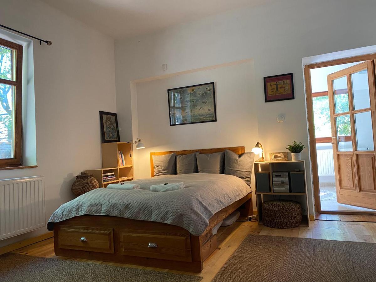Rustic & Garden Retreat On Buda Hilltop *