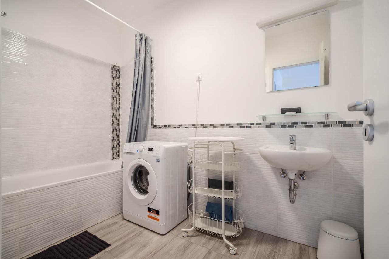 Cosy Close To The Center With Parking Garage Appartamento Budapest