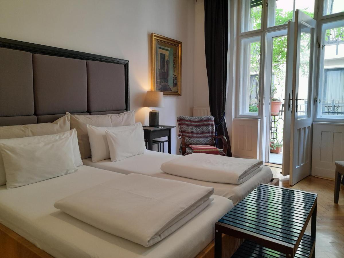 3 Bedrooms Suite, 2 Bathrooms, Balcony At Opera Apartment Budapest