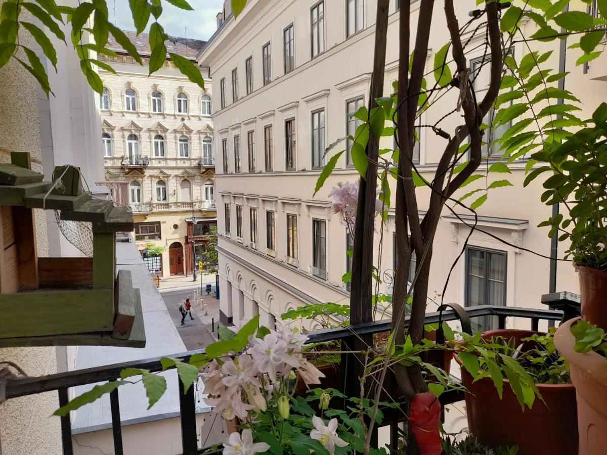 Apartment 3 Bedrooms Suite, 2 Bathrooms, Balcony At Opera *