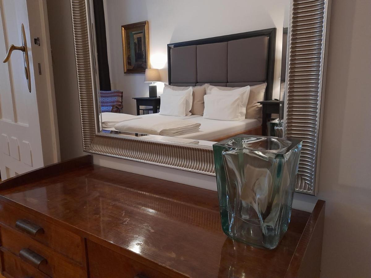 3 Bedrooms Suite, 2 Bathrooms, Balcony At Opera