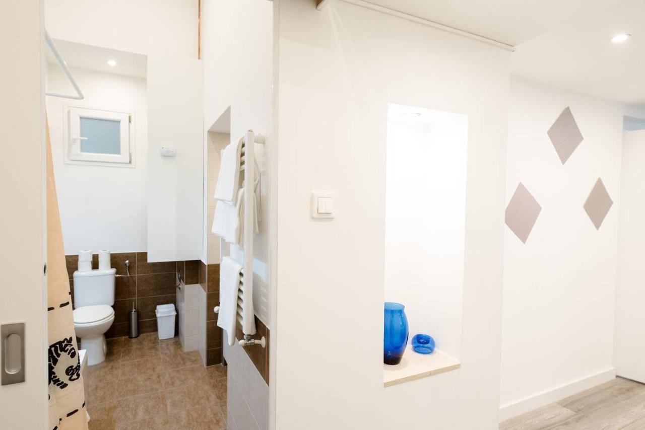 Newly Refurbished At Superb Location