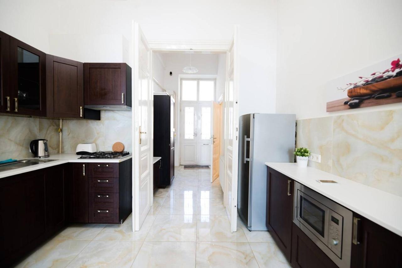 Central Bright And Spacious With 3 Budapest