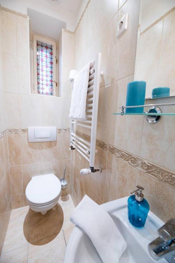 Central Bright And Spacious With 3 *
