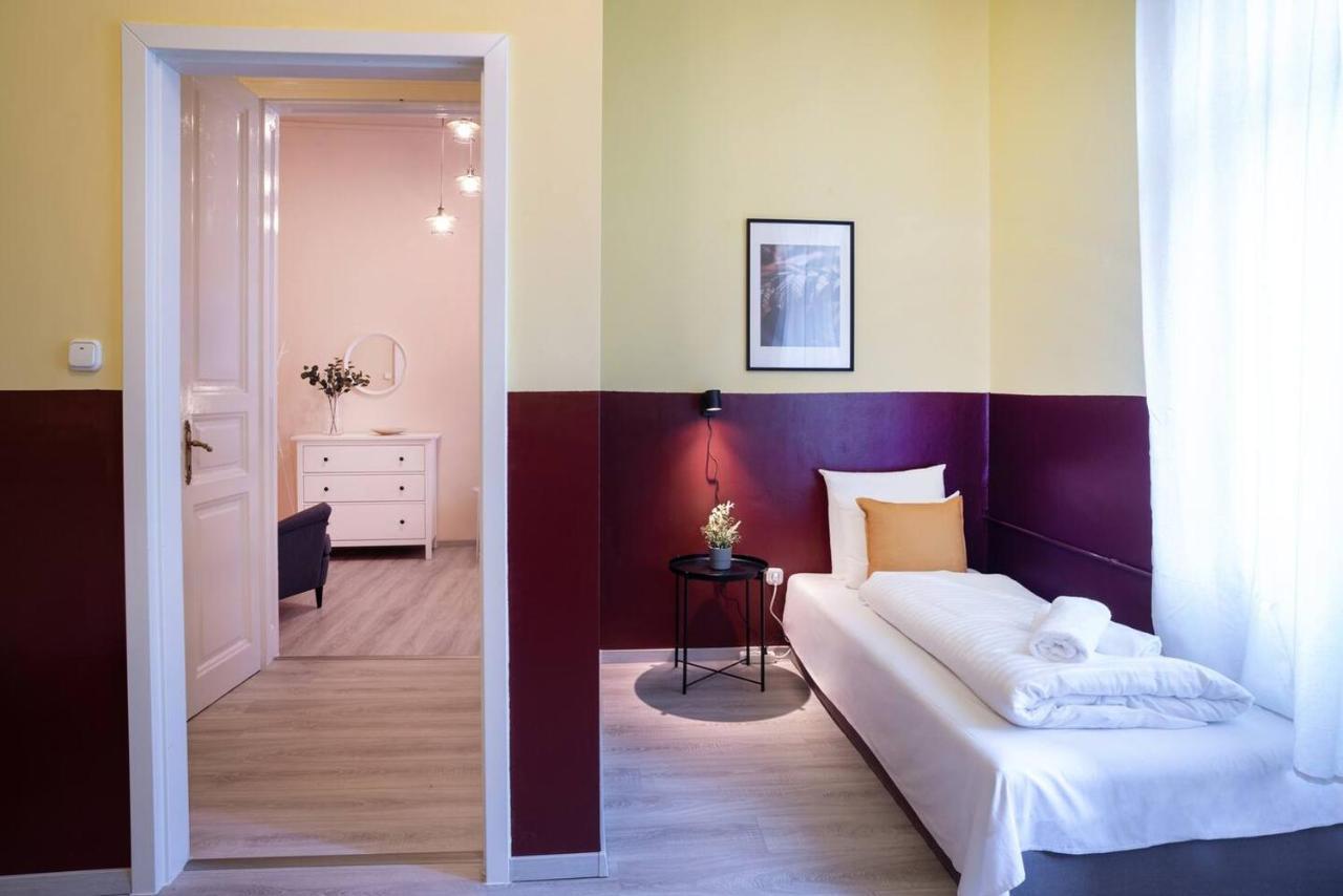 And Large Ac Away From Apartmán Budapešť