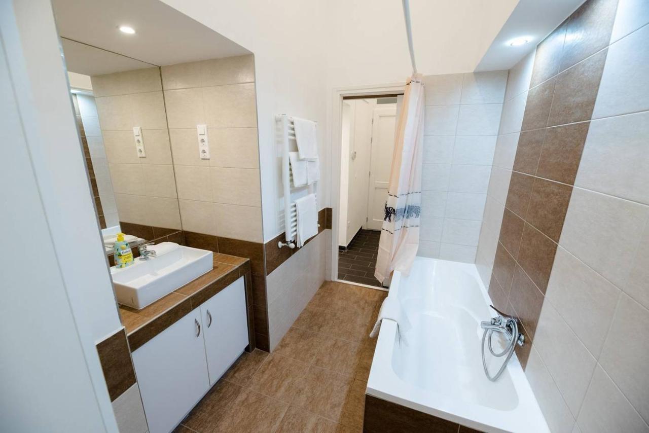 Appartement Newly Refurbished At Superb Location Budapest