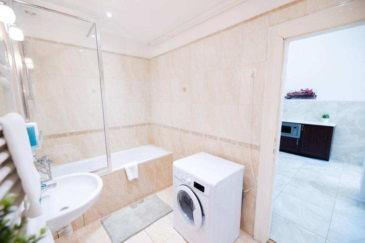 Central Bright And Spacious With 3