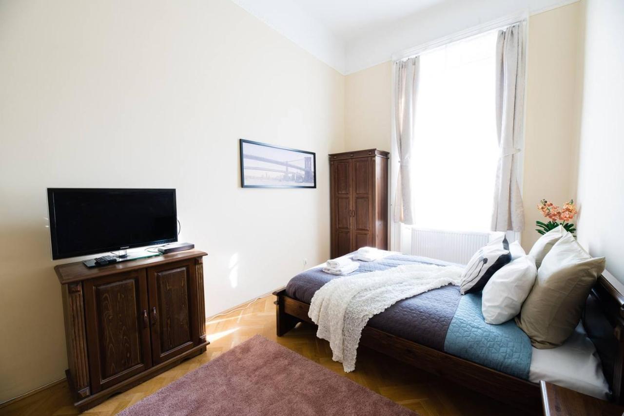Central Bright And Spacious With 3 * Budapest