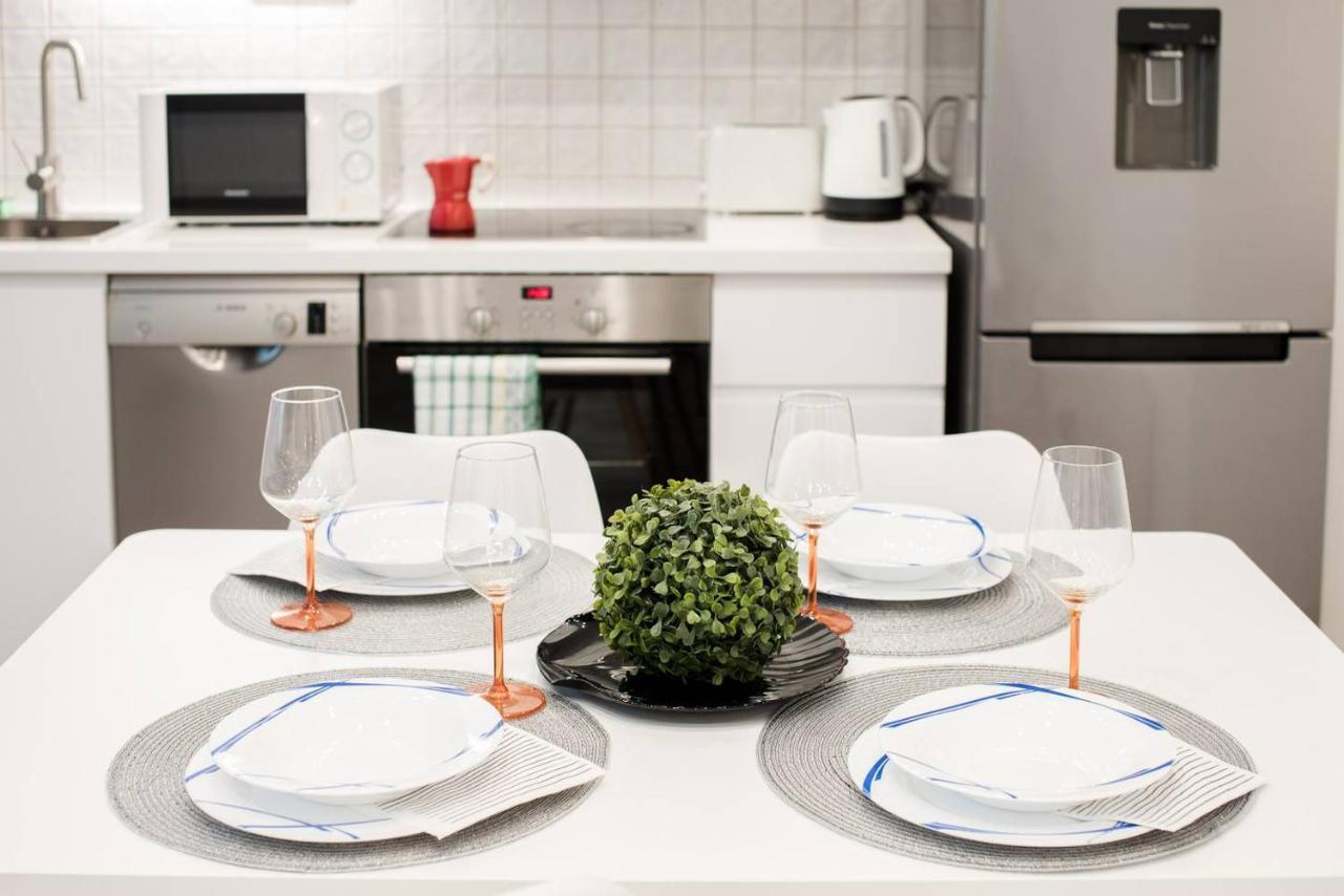 Newly Refurbished At Superb Location Apartament
