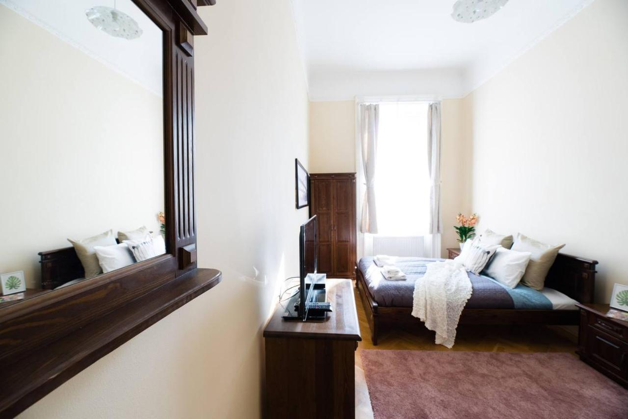 Central Bright And Spacious With 3 * Budapest