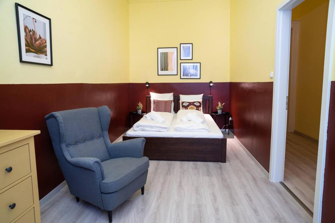 And Large Ac Away From Apartmán Budapešť