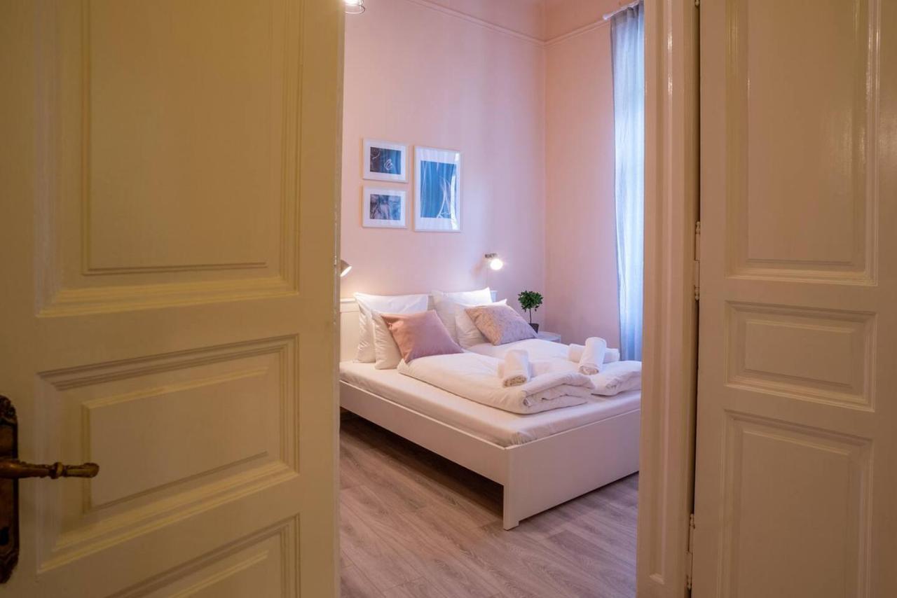 Appartamento And Large Ac Away From Budapest