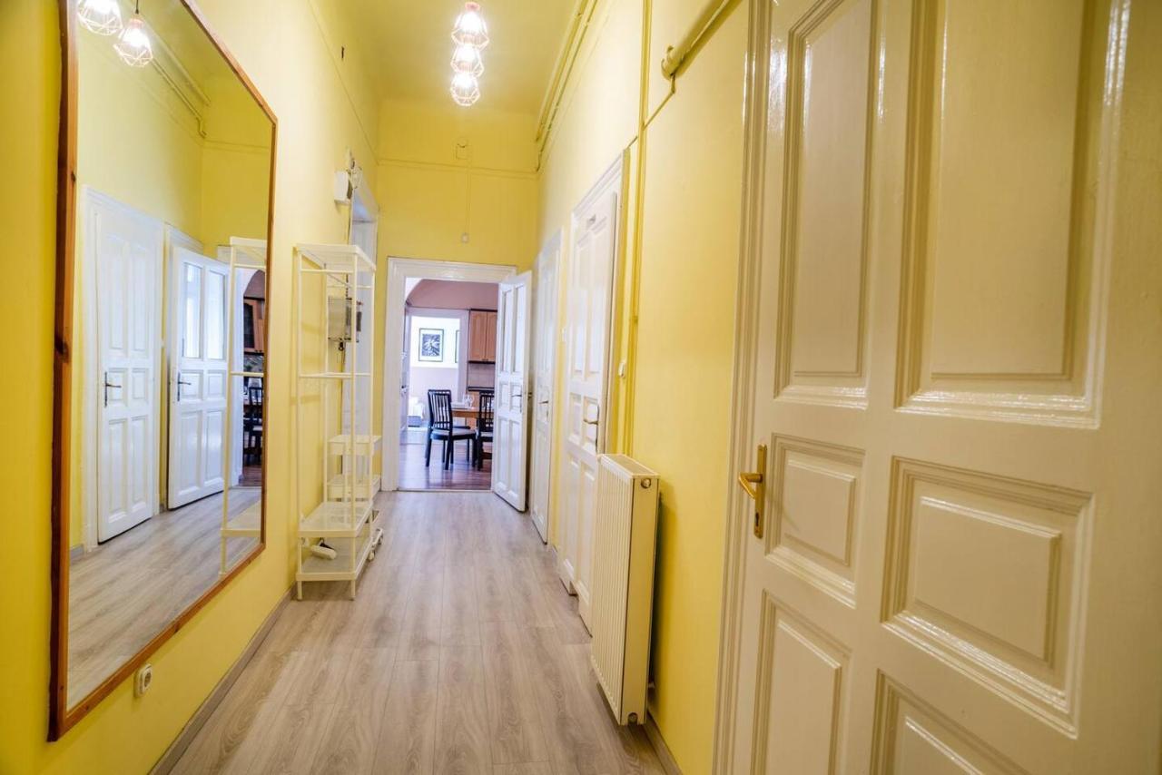 And Large Ac Away From Apartamento *