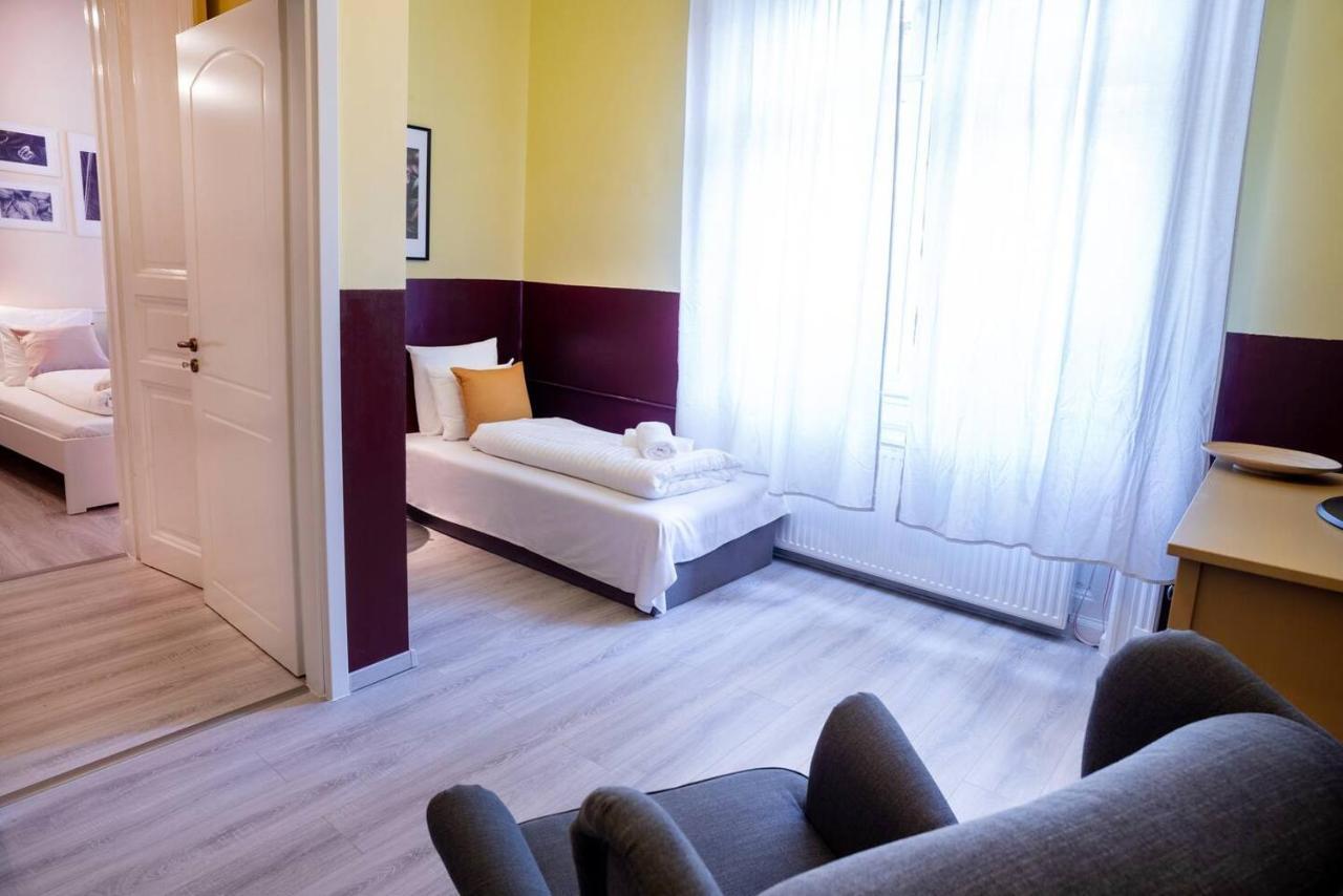And Large Ac Away From Apartmán *