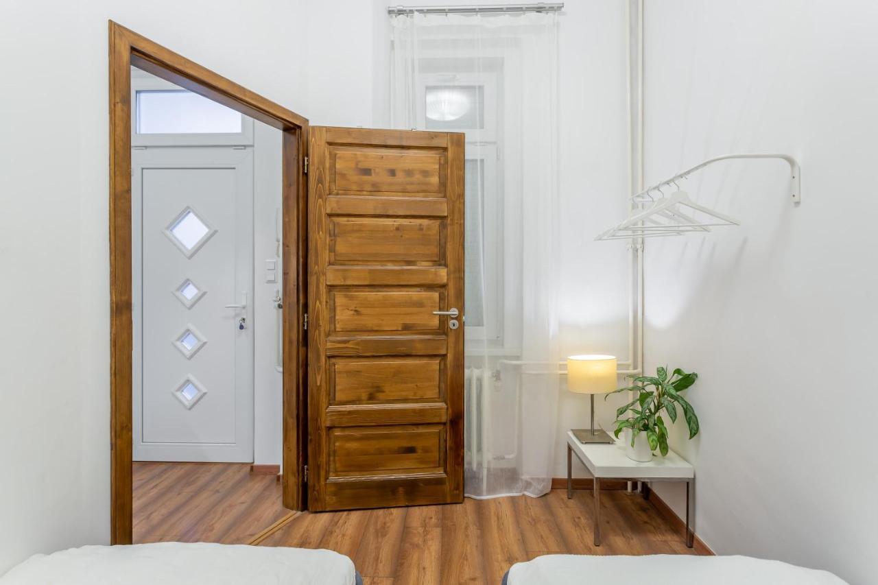 Extra New * Budapest