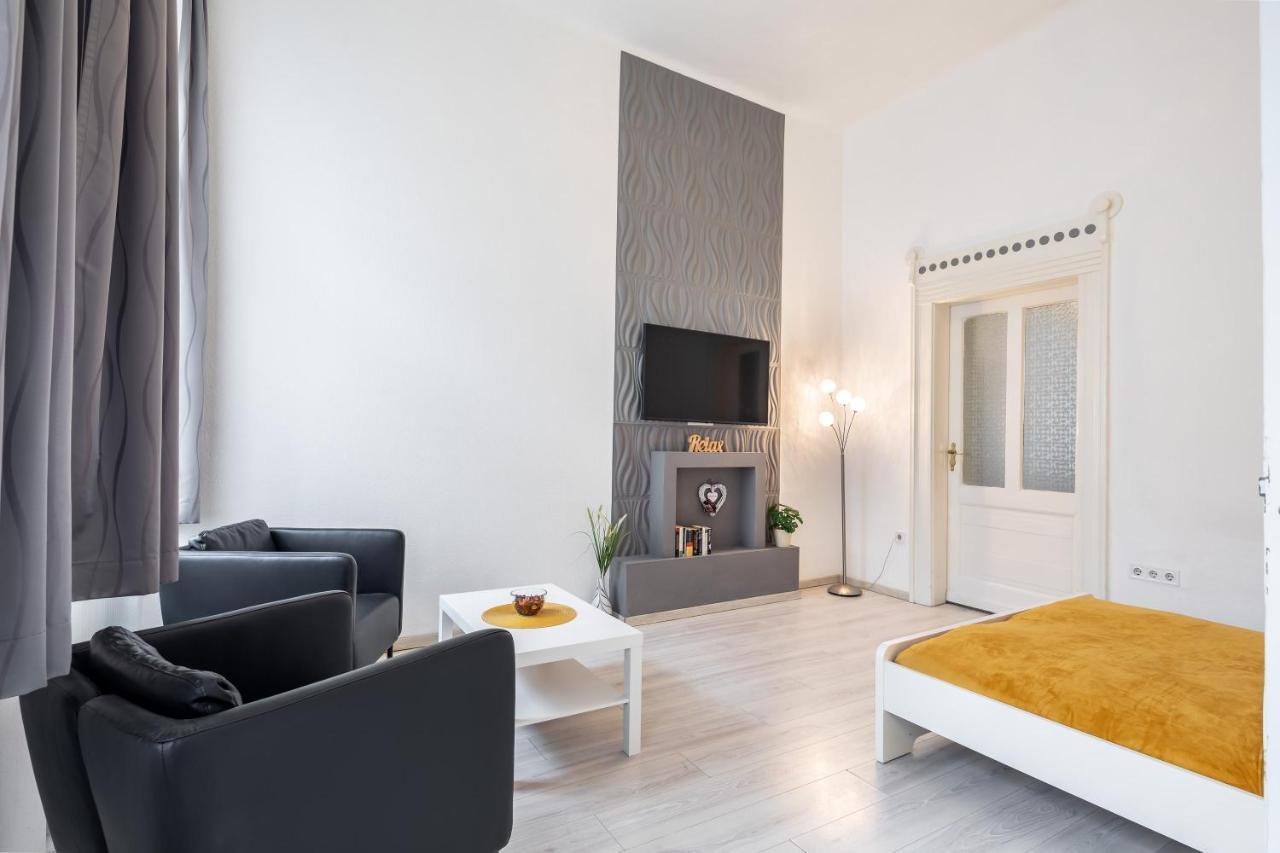 New, High Quality In The Center Apartment