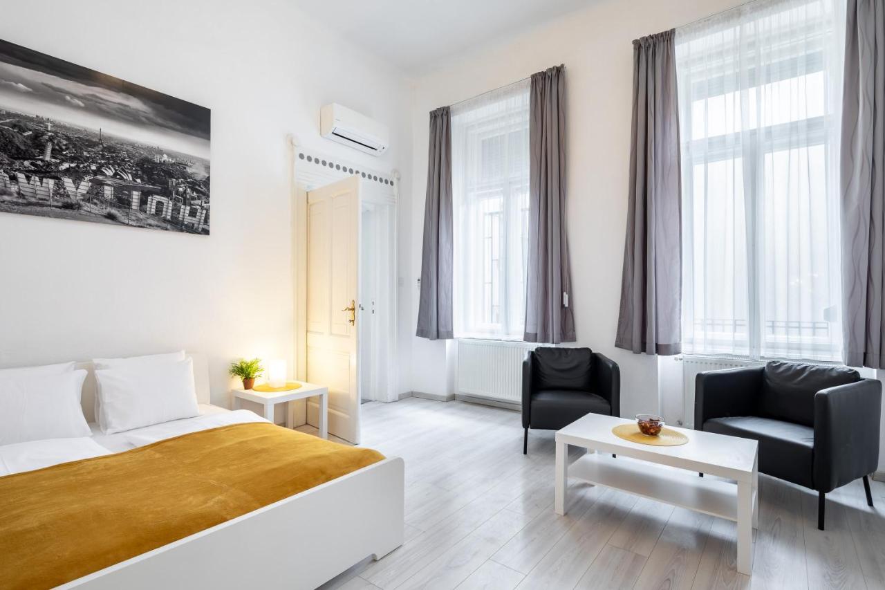 New, High Quality In The Center Apartment