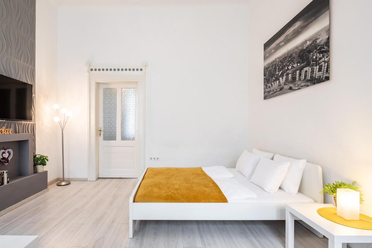 New, High Quality In The Center Apartment Budapest