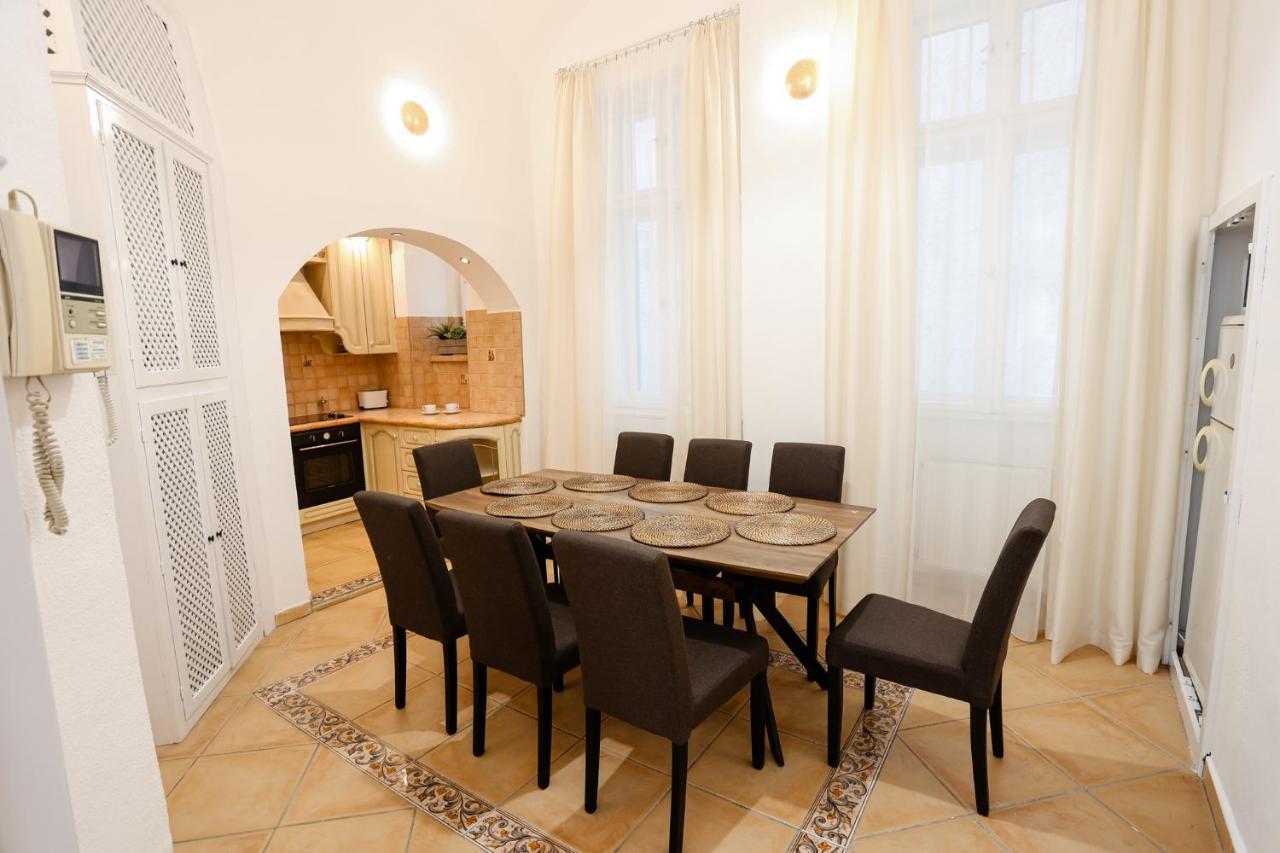 Chain Bridge Center Dorothea Apartamento Budapest