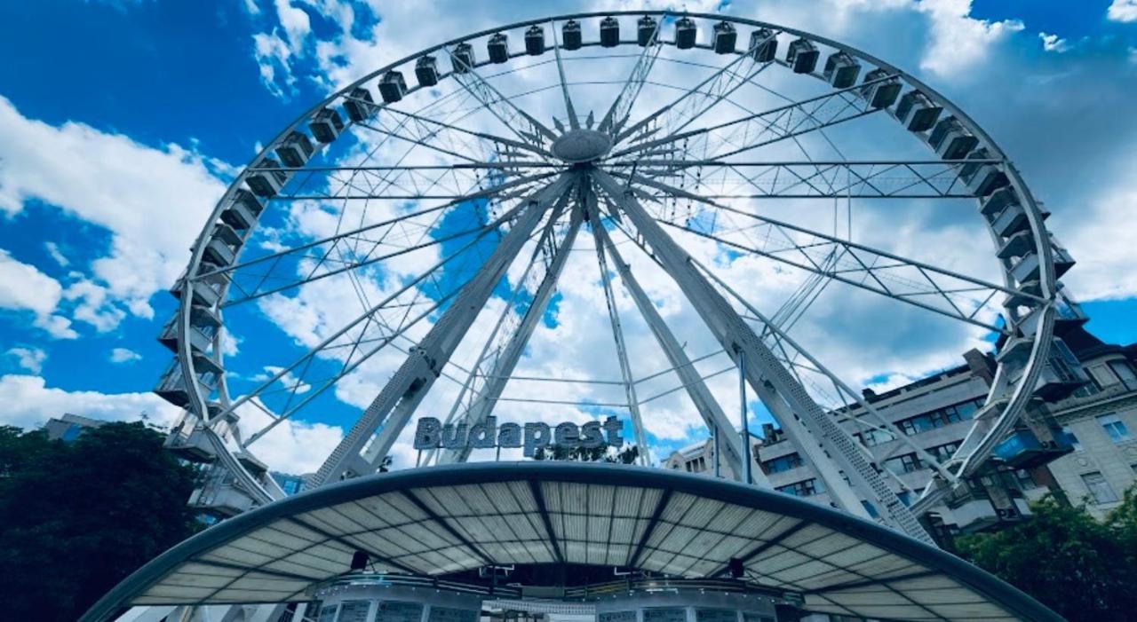 Downtown Deak-ferris Wheel Luxury Apartmán *