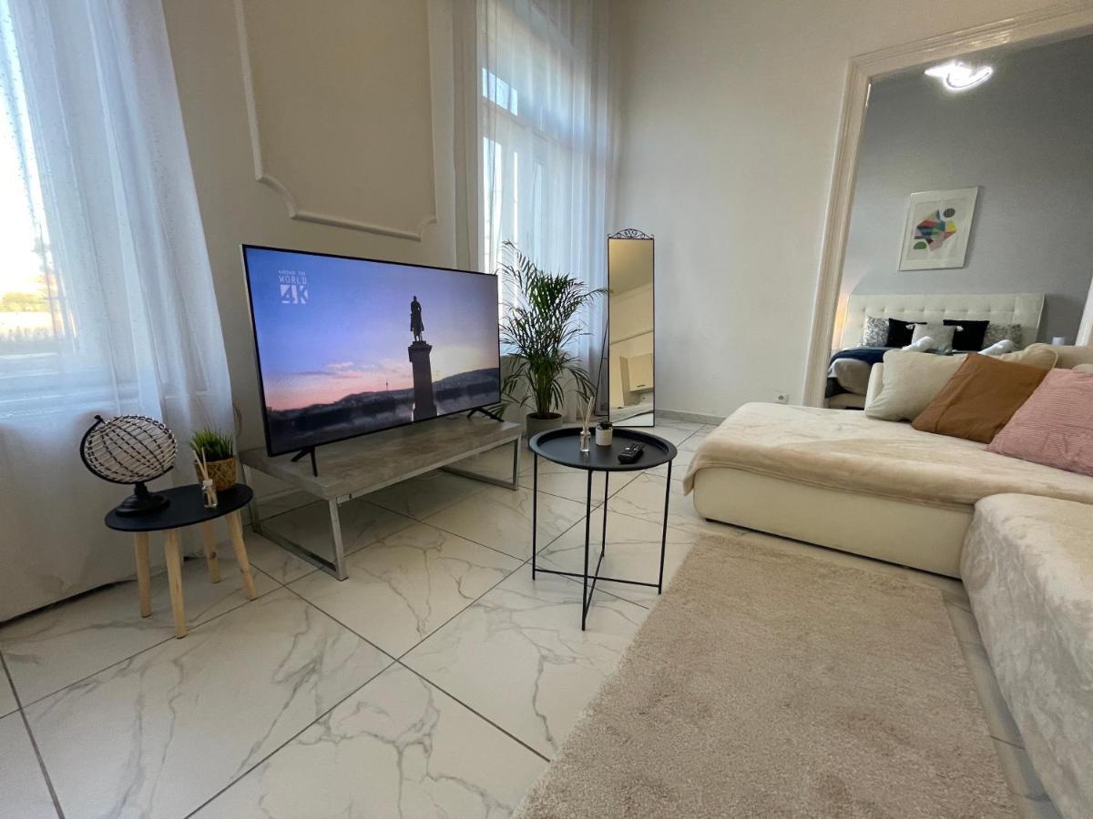 Luxury Riverside Panorama