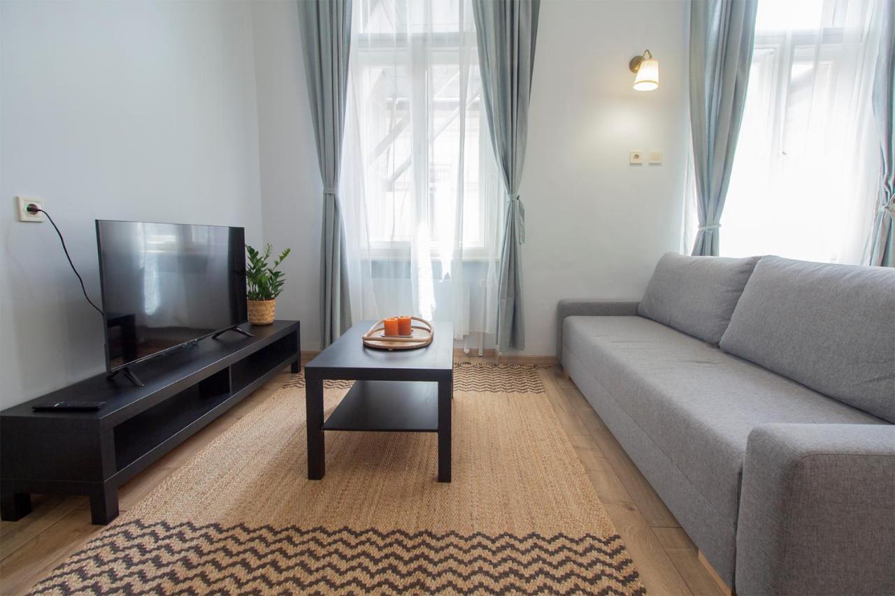 Isabella With Ac Apartment
