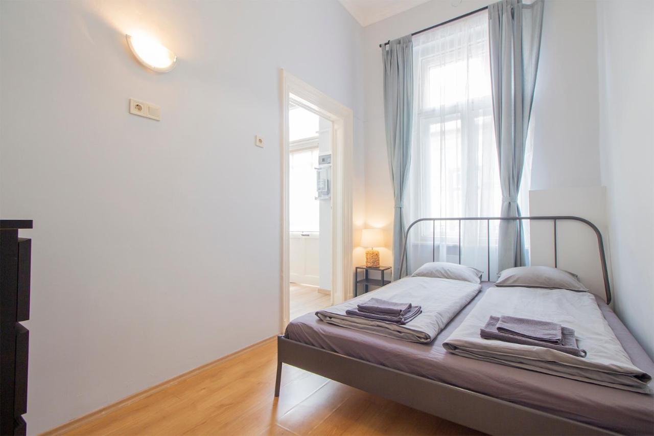 Isabella With Ac Apartment *