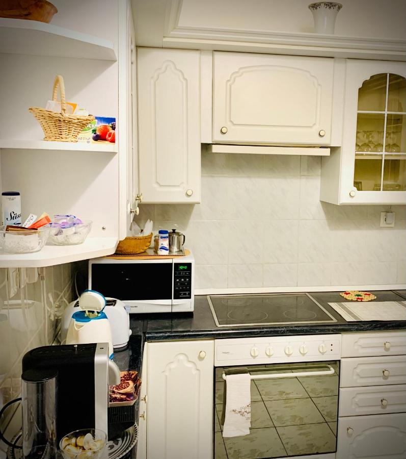 Kingdom & Car Parking On-site & Aircon & Quiet & Family Friendly Lägenhet *
