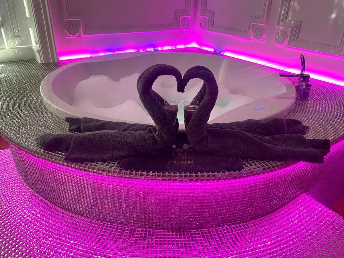 Enzo Capo Jacuzzi Andrassy Budapest