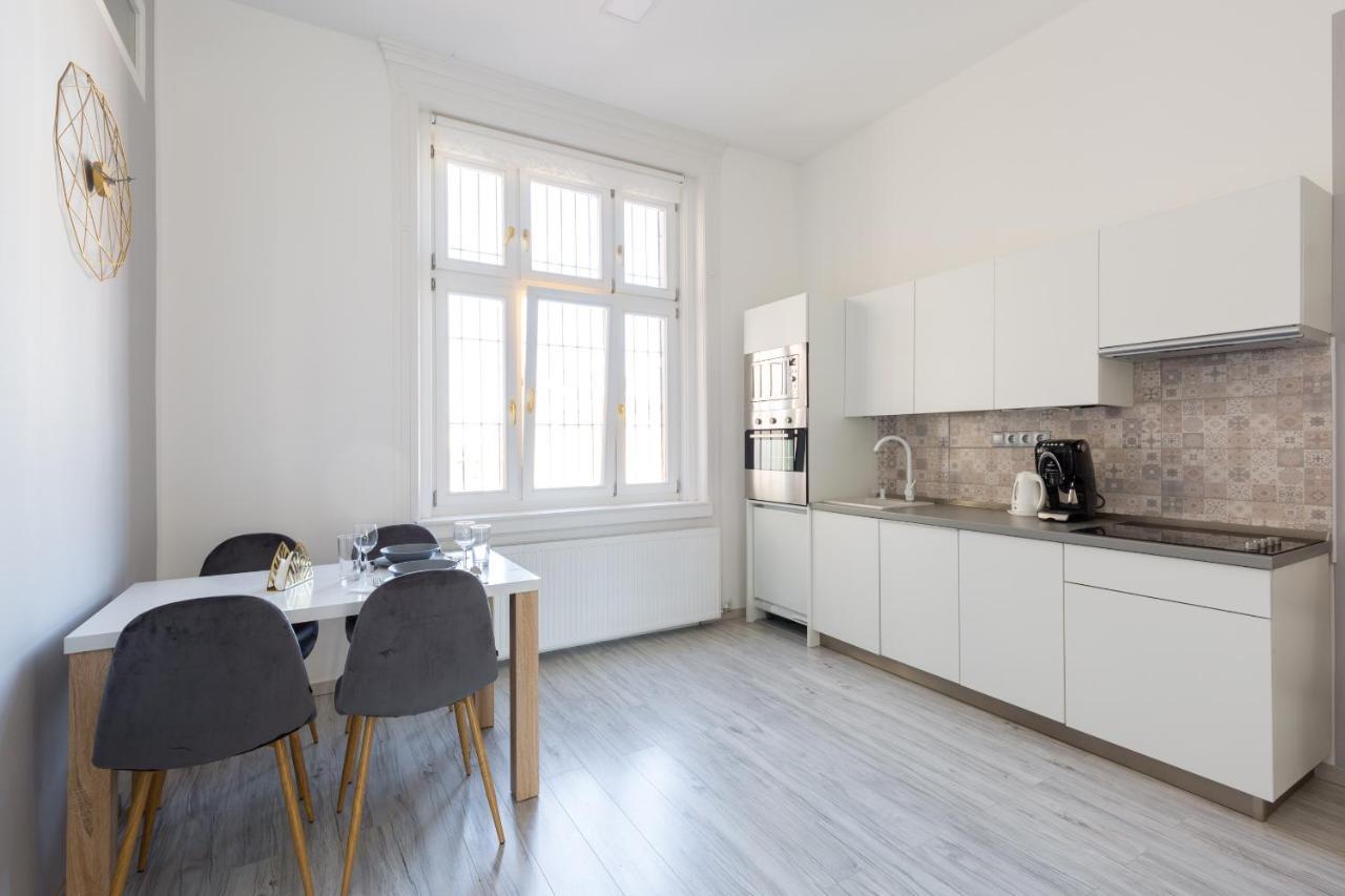 Designer On The Broadway With 2br And Ac Apartamento Budapest