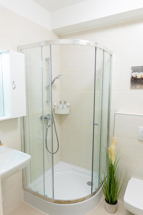 Sweet , 30sqm Studio, Free Private Parking, Mountain View, Balcony, 20 Min From Downtown * Boedapest