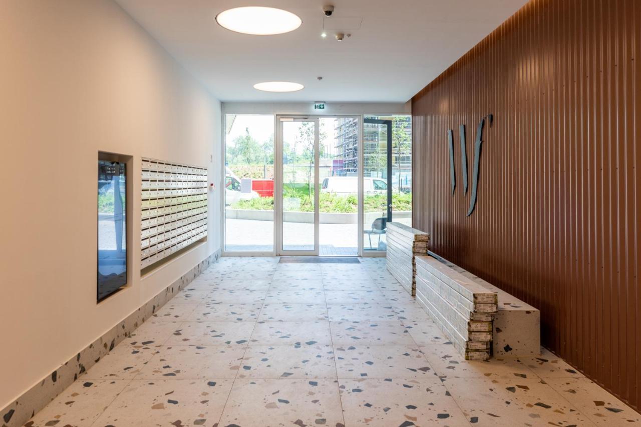Appartement Sweet , 30sqm Studio, Free Private Parking, Mountain View, Balcony, 20 Min From Downtown Boedapest