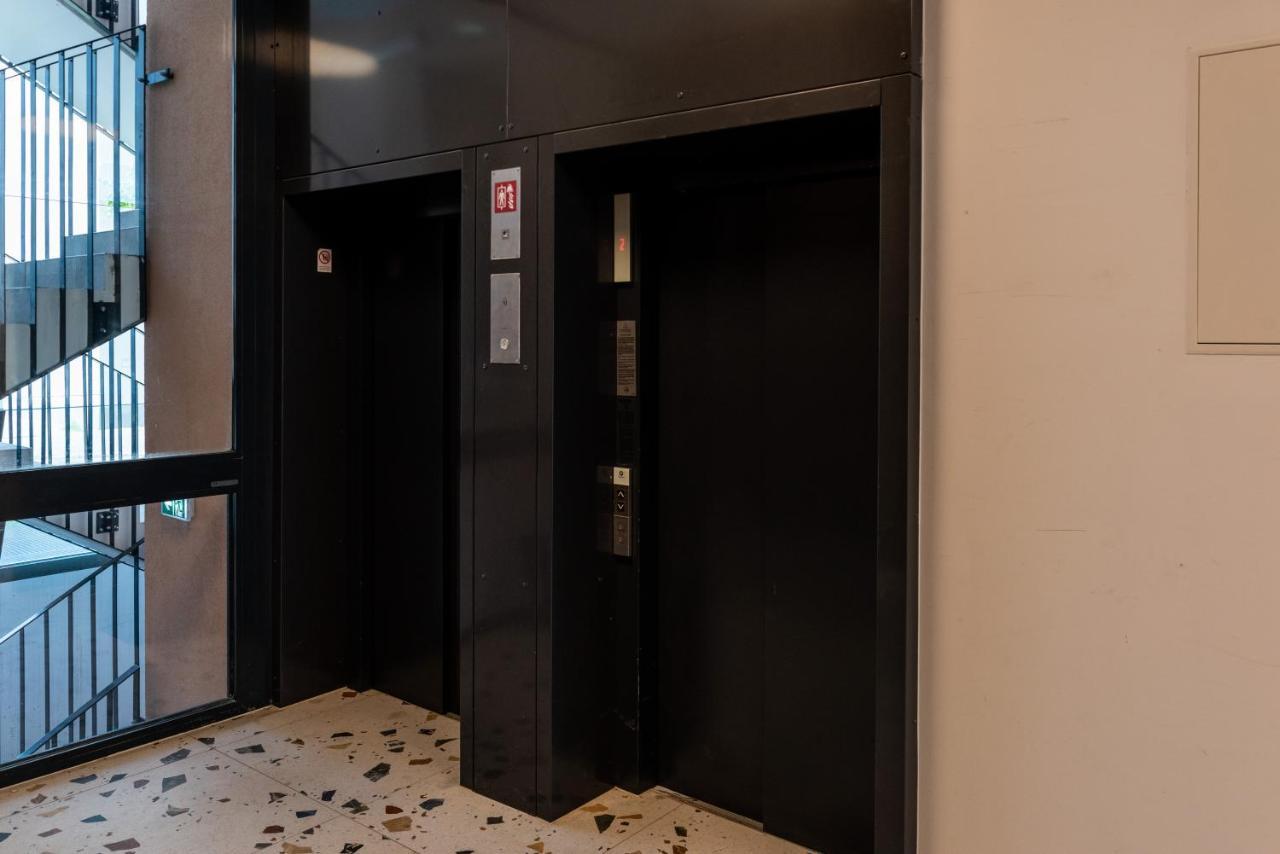 Appartement Sweet , 30sqm Studio, Free Private Parking, Mountain View, Balcony, 20 Min From Downtown