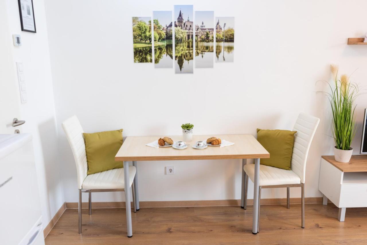 Sweet , 30sqm Studio, Free Private Parking, Mountain View, Balcony, 20 Min From Downtown *